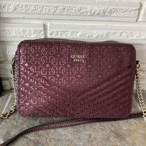 EUC Guess Berry Metallic Signature Crossbody Bag with Adjustable Strap